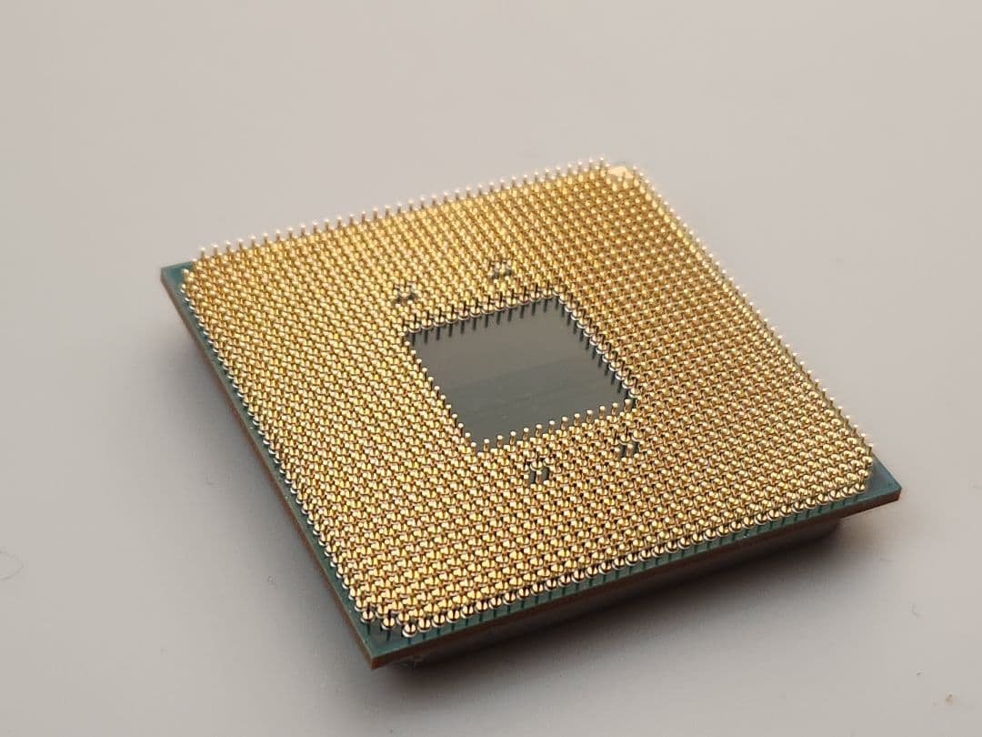 AMD Ryzen 3700X CPU + 純正クーラー（未使用）