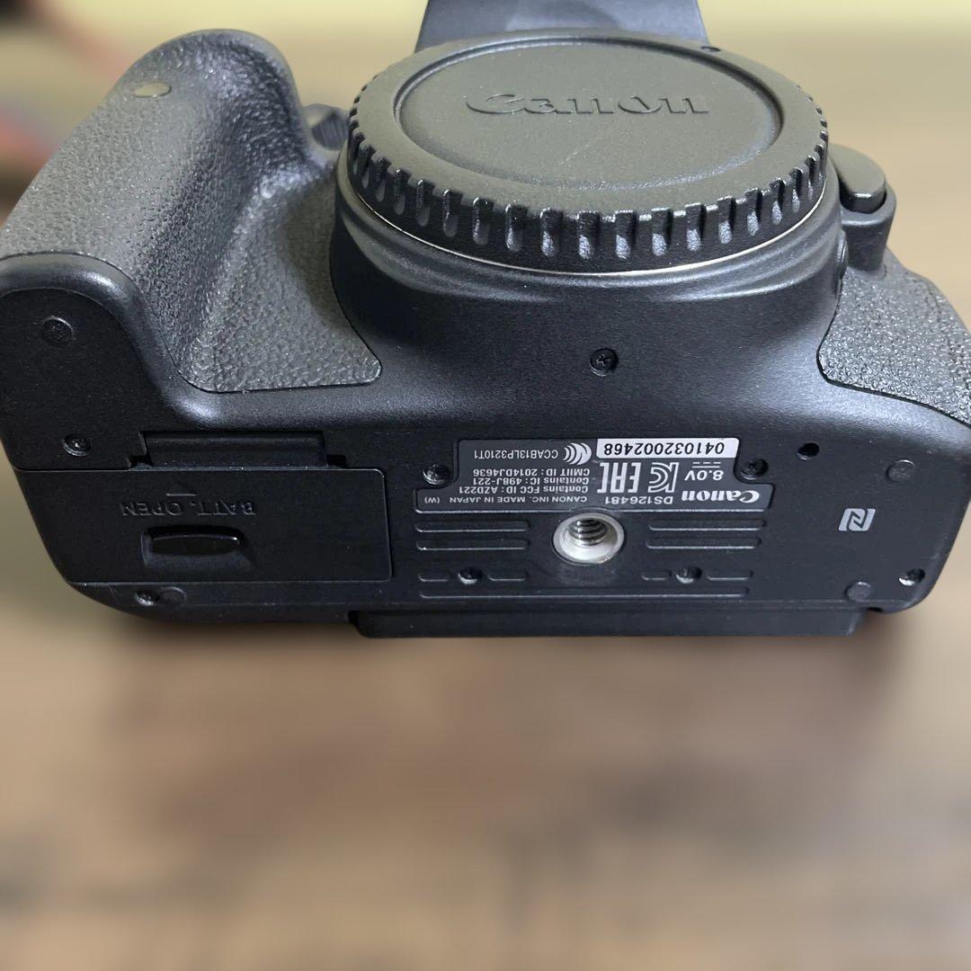 Canon EOS 8000D 本体とバッテリー2個 充電器