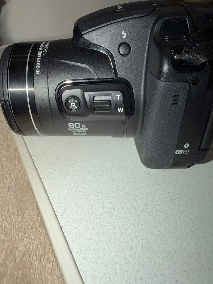 Nikon COOLPIX B700 本体と付属品