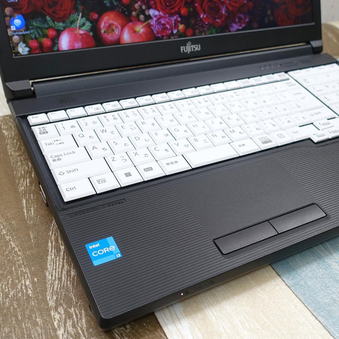 美品で６コアＣＰＵの２０２３年製✨第１２世代コアｉ３に超高速ＳＳＤ＆大容量メモリ