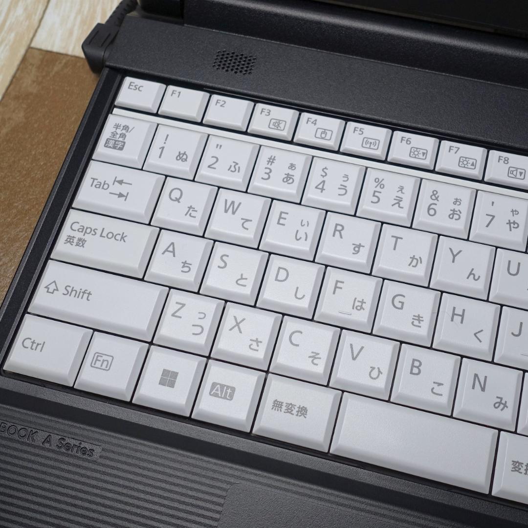 美品で６コアＣＰＵの２０２３年製✨第１２世代コアｉ３に超高速ＳＳＤ＆大容量メモリ