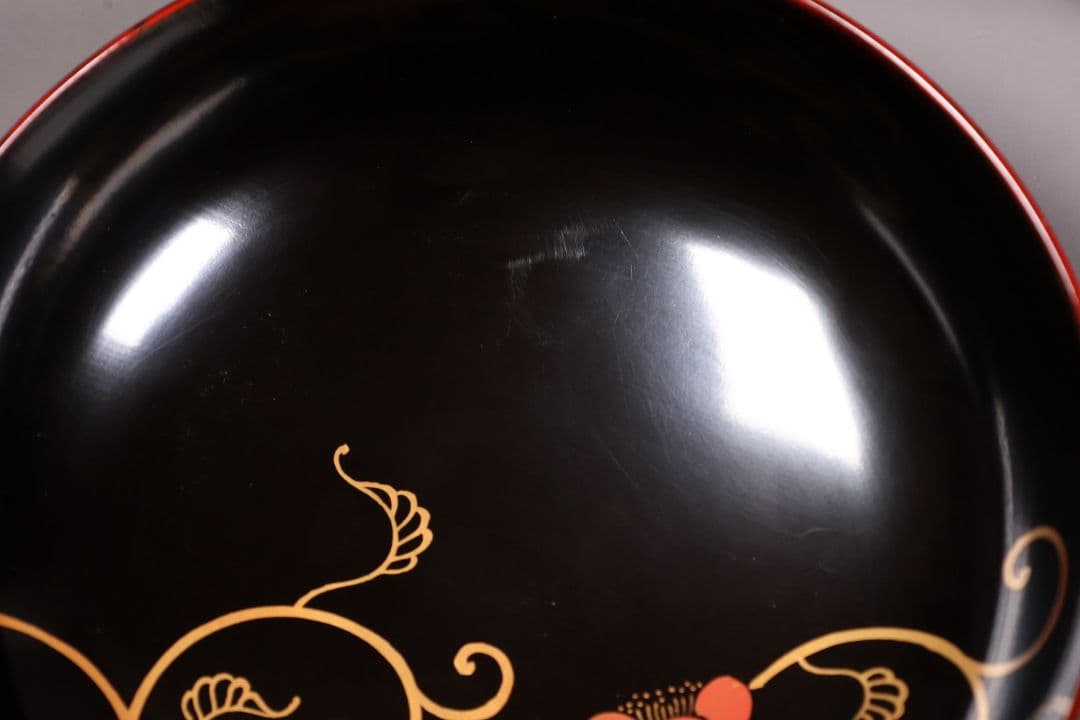 【MA488】漆芸 木製漆器 梅唐草蒔絵 木皿 五客 11.9cm 黒塗 溜塗