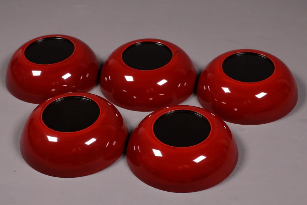【MA488】漆芸 木製漆器 梅唐草蒔絵 木皿 五客 11.9cm 黒塗 溜塗