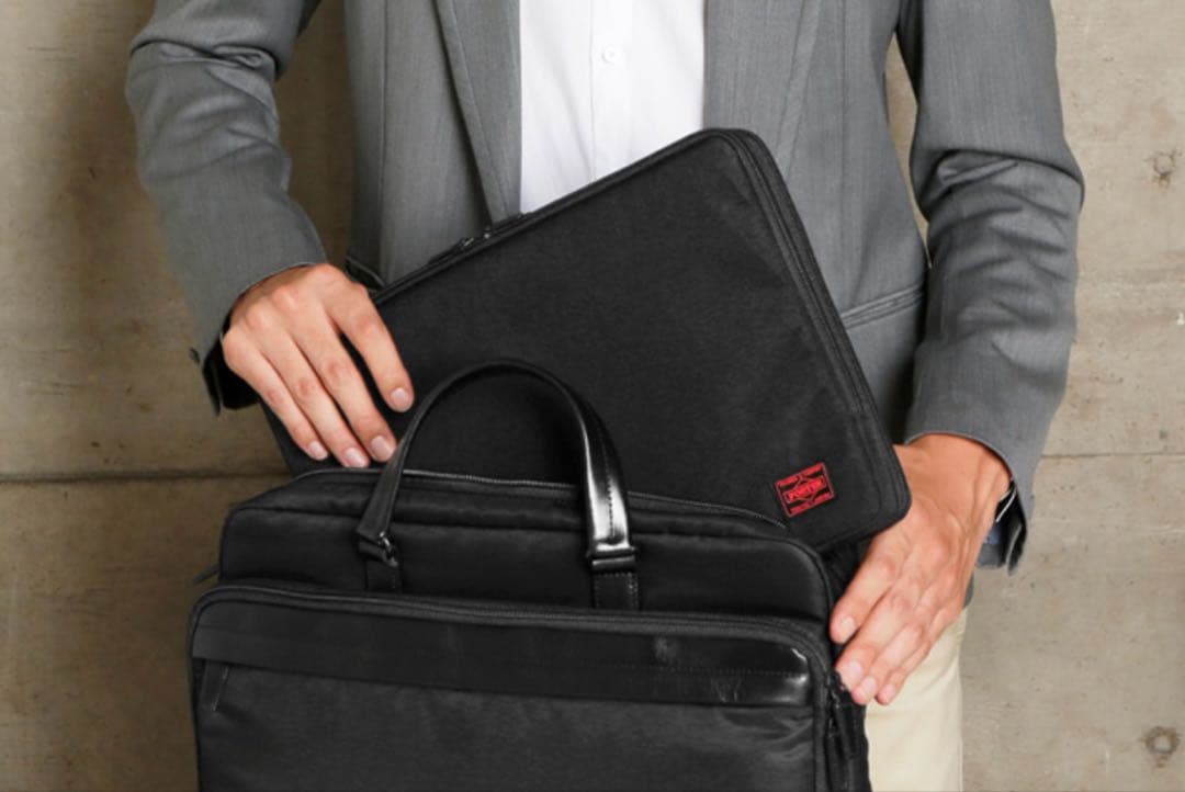 【極美品】　ポーター　PORTER　タブレット　ノートPCケース　赤タグ