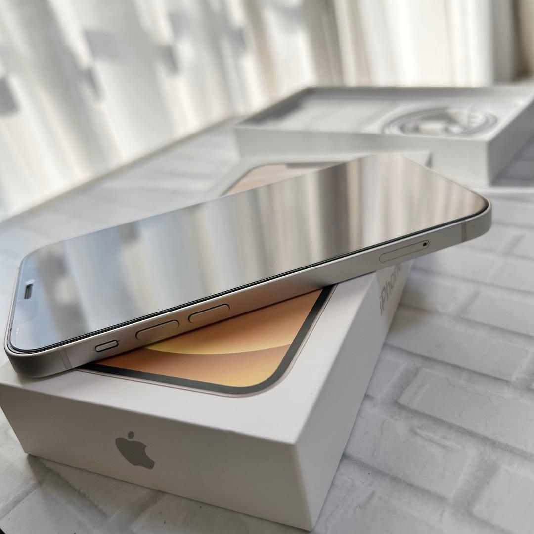 Apple iPhone 12 ホワイト 64GB 美品