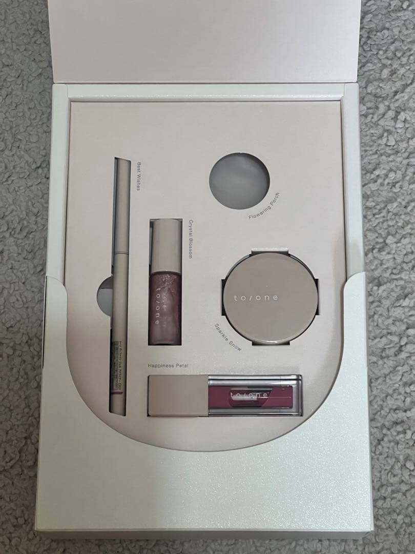 アイライナー to/one Holiday Makeup Collection 2022