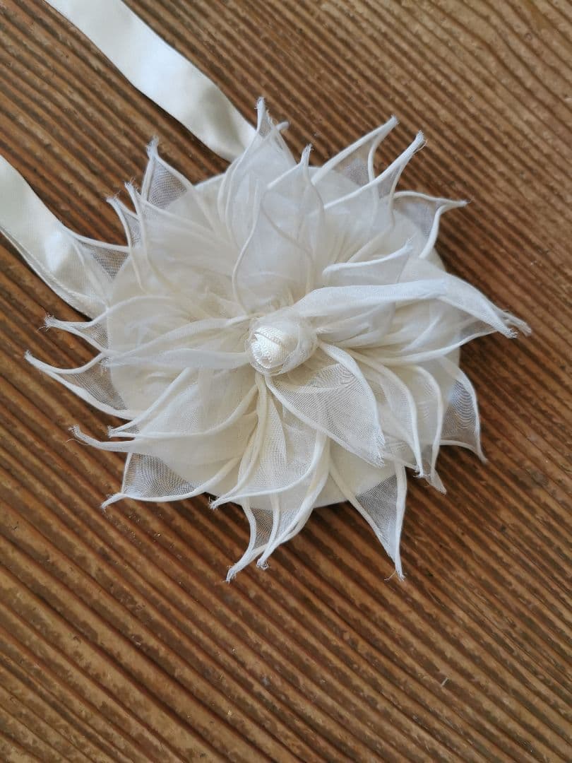 アンティーク 初聖体式オモニエール 白薔薇シルクオーガンジー花びらバッグ 菫刺繍