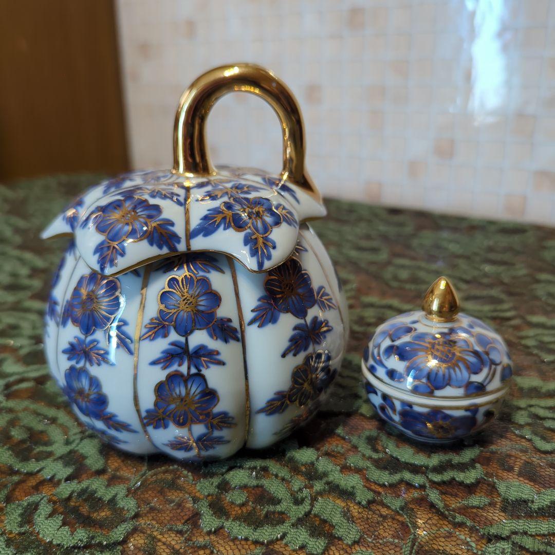 藍色花柄・南瓜型・丸型・蓋付き陶器製・小物入れ・2個まとめ売り・蓋付き小物入れ