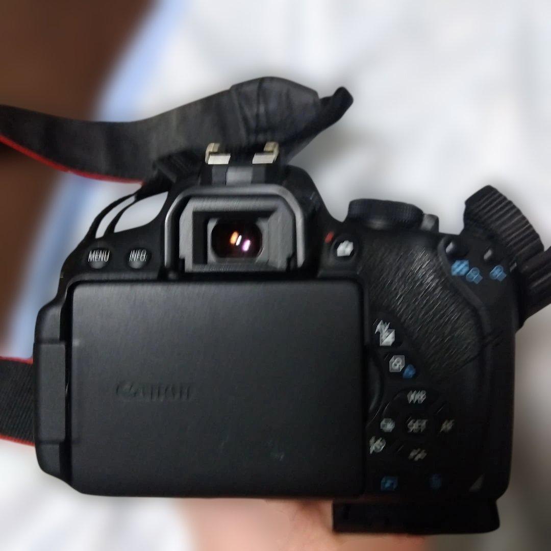 (美品)Canon EOS Kiss X7i デジタル一眼レフカメラ