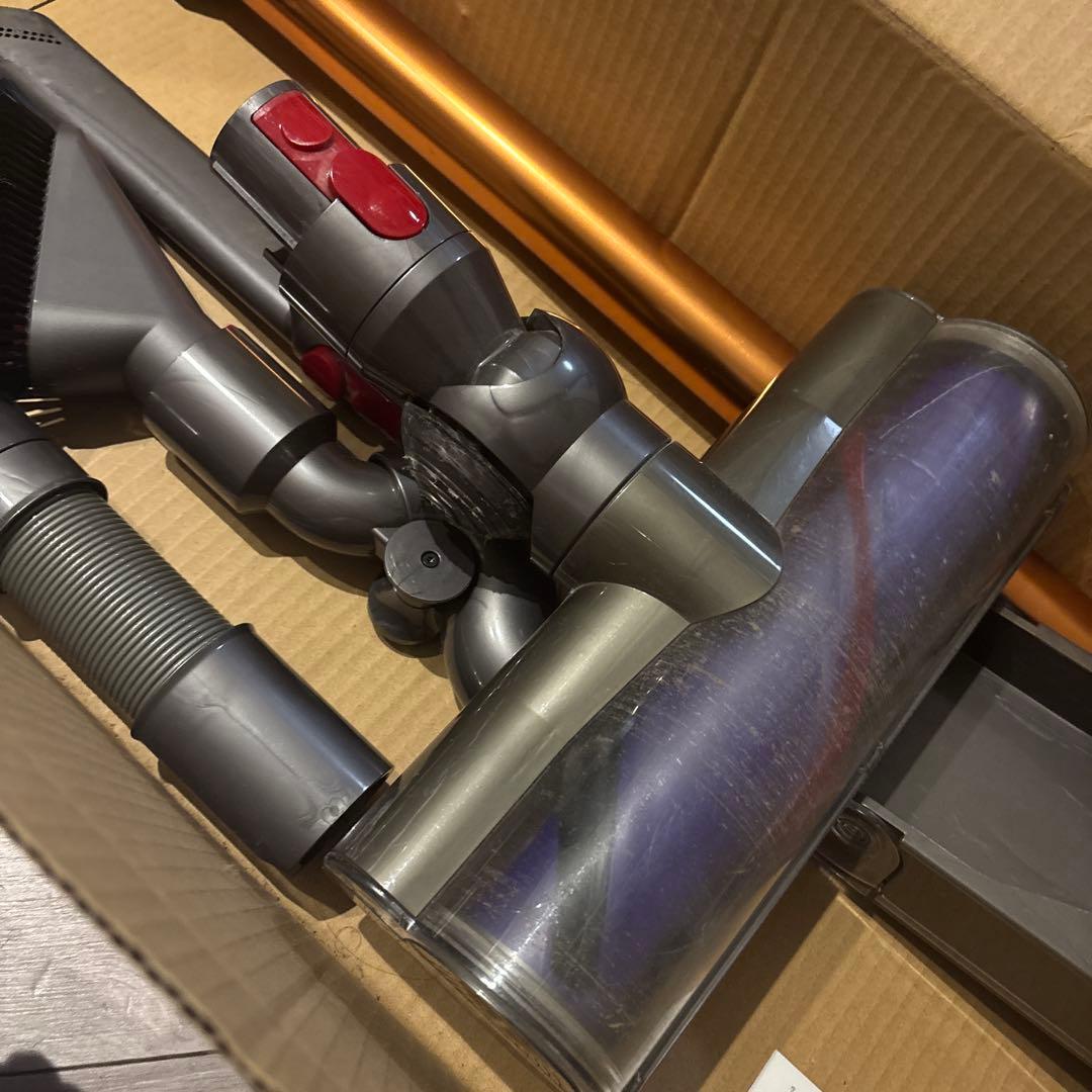 Dyson V１０　充電式掃除機 ノズル付き