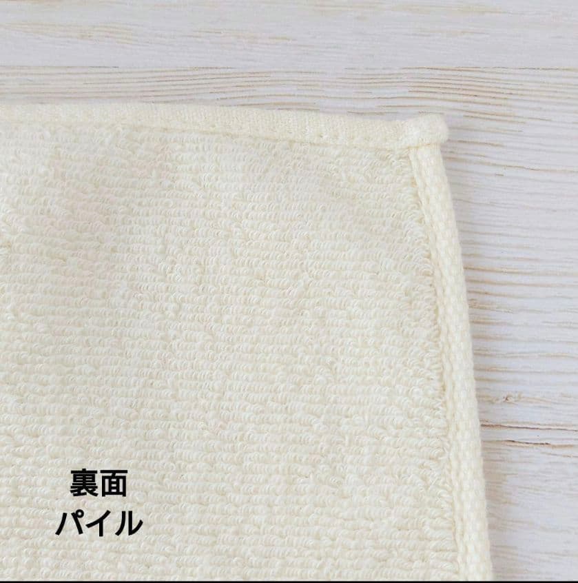 手刺繍入ちっちゃな タオルハンカチ【白猫とフラワーバスケット】