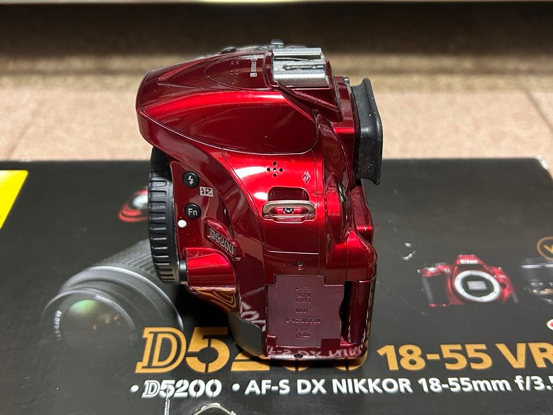Nikon D5200 赤色 AF-S DX NIKKOR 18-55mm