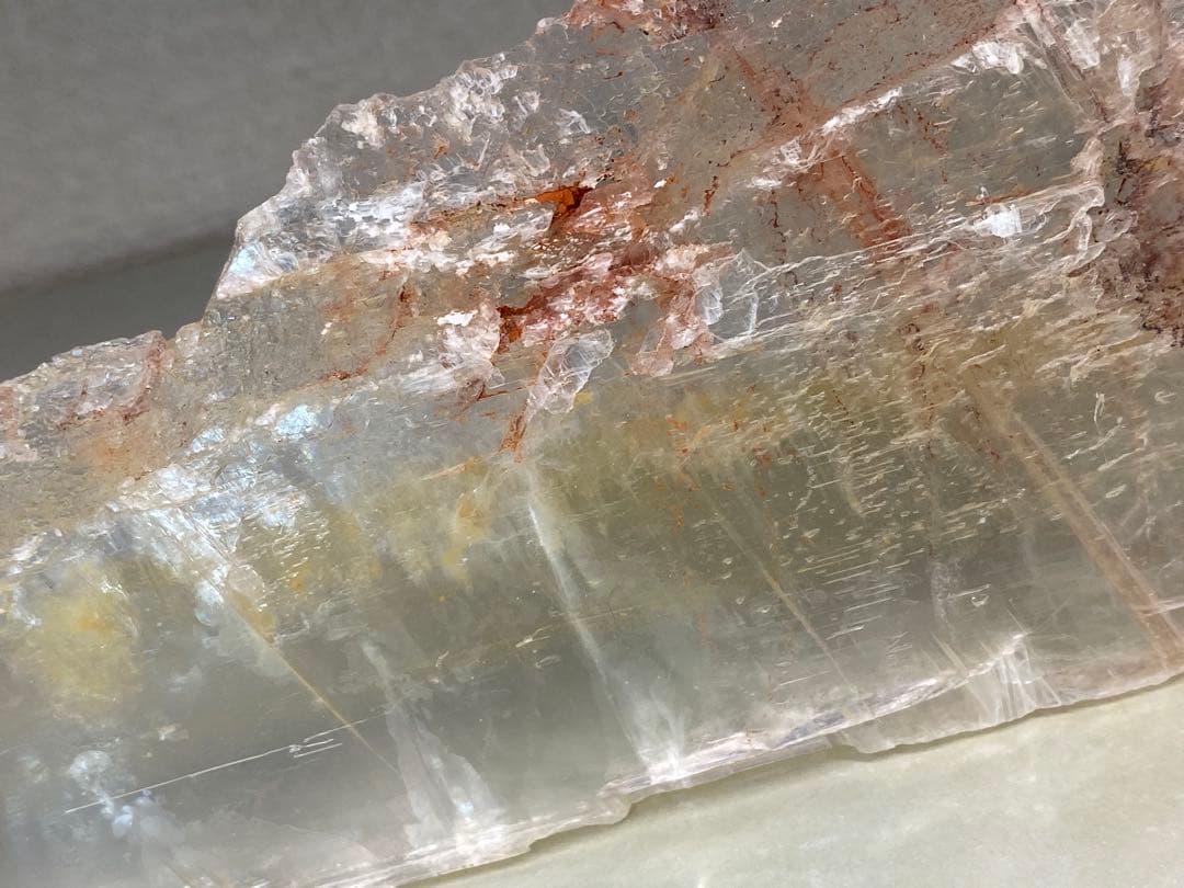 T1042-2セレナイト原石ライモナイト共生ザンビア産虹入り天然石レア鉱物　浄化