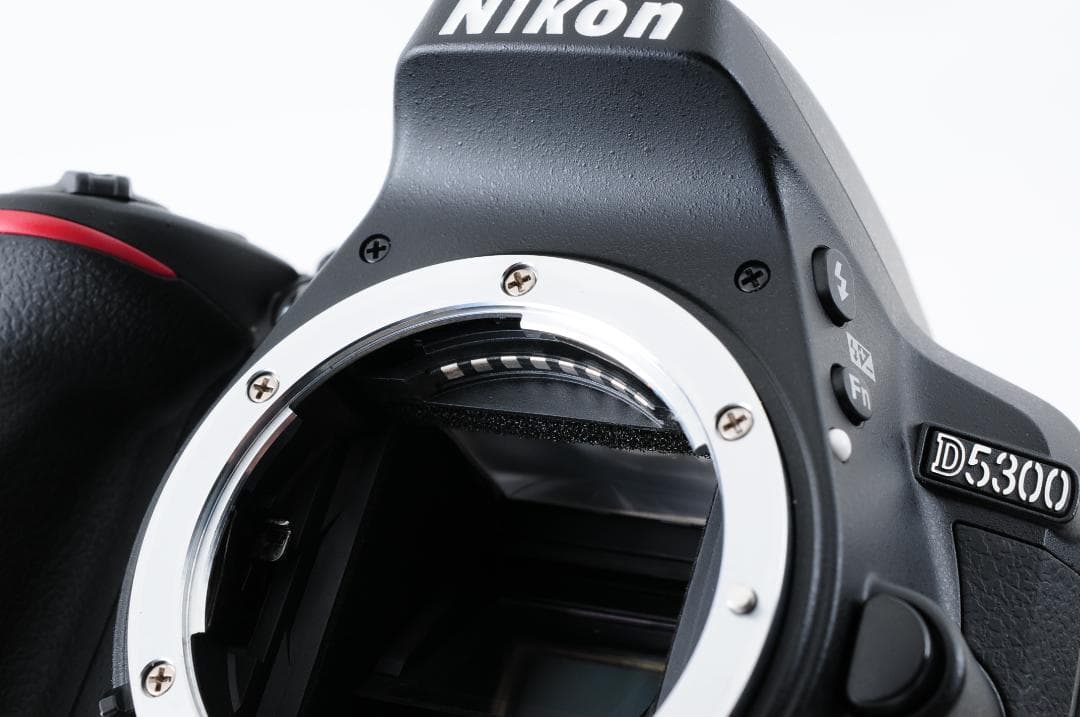 ほぼ新品 ニコン Nikon D5300 ダブルレンズ シャッター数 706回