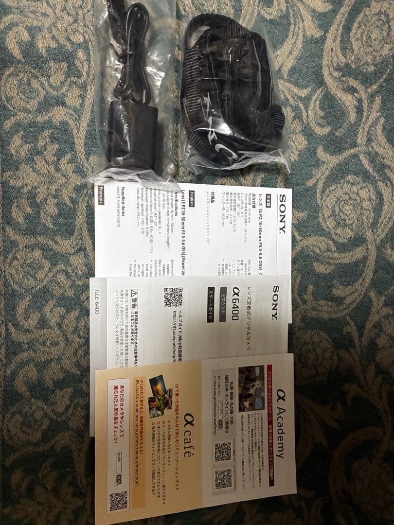美品α6400パワーズームレンズキットブラック ILCE-6400Lおまけ付き