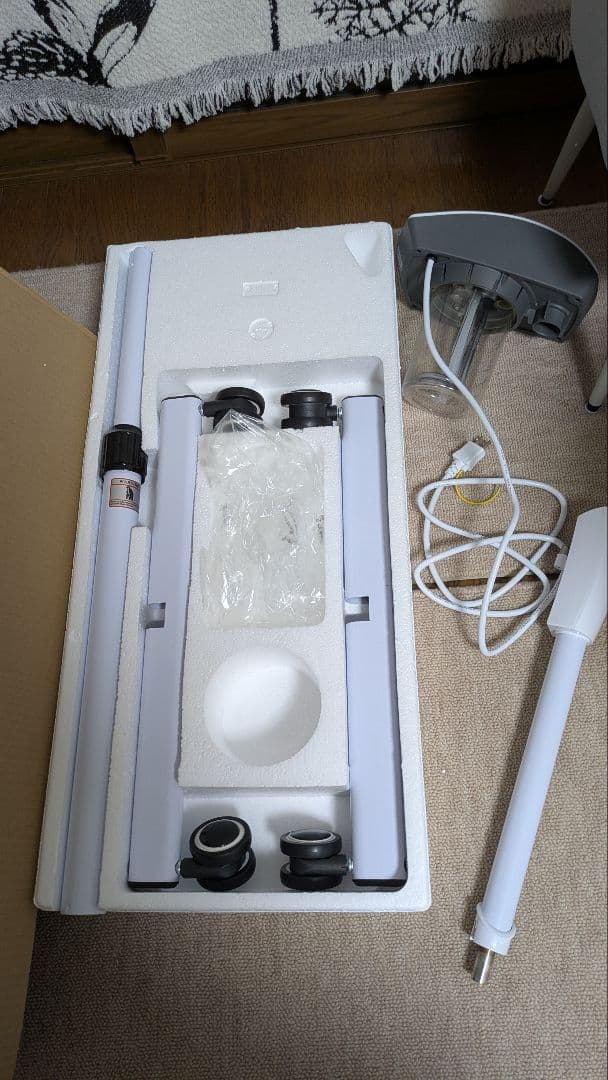 フェイシャルスチーマー 高さ・角度調節機能付き