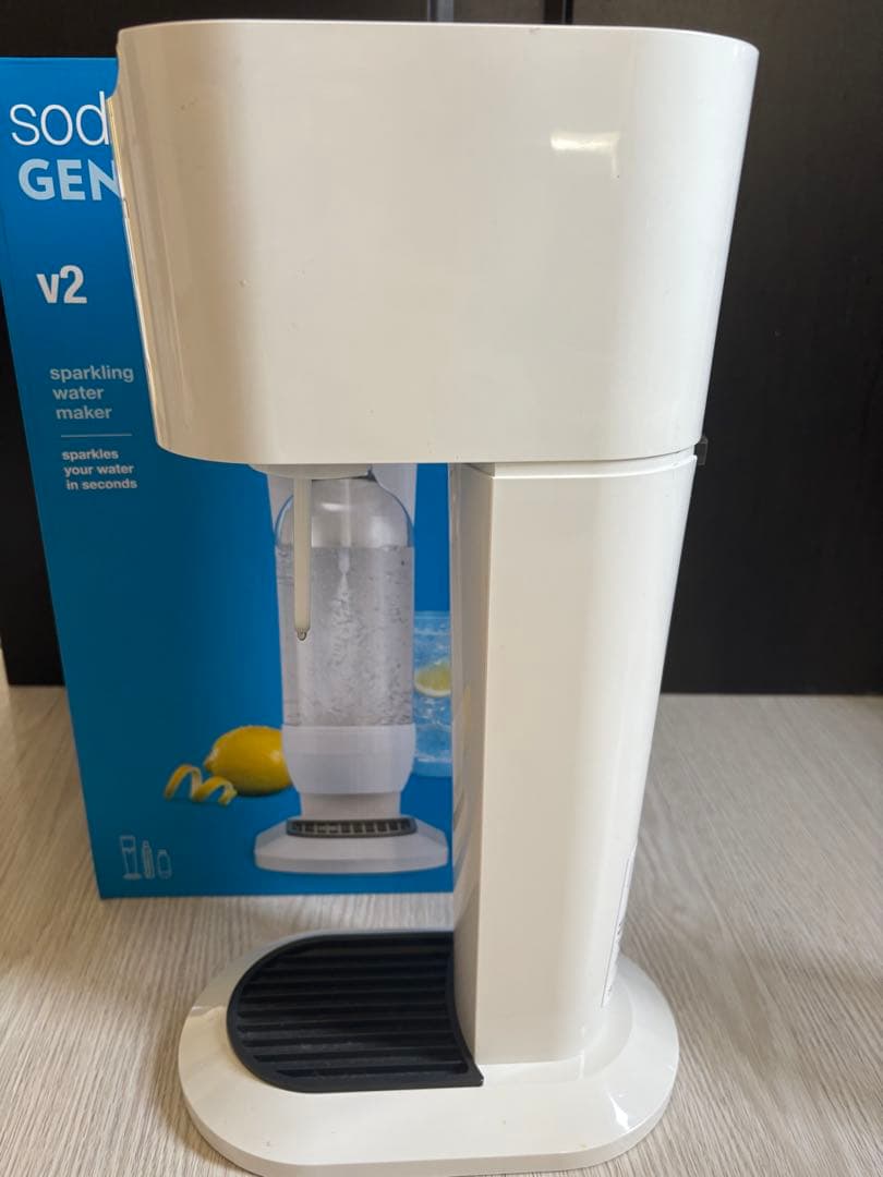 sodastream GENESIS v2 炭酸水メーカー　ボトル２本付