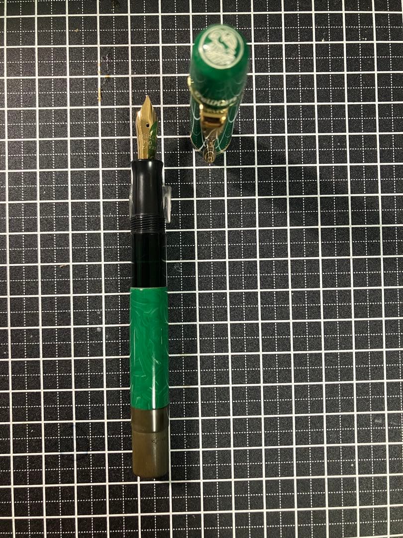 Pelikan ペリカン　1935 green F-nib