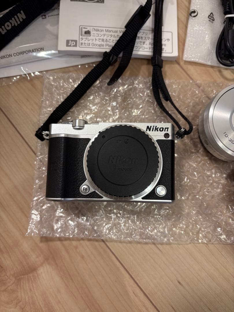 Nikon 1J5 ニコンデジタル一眼　ダブルレンズキット