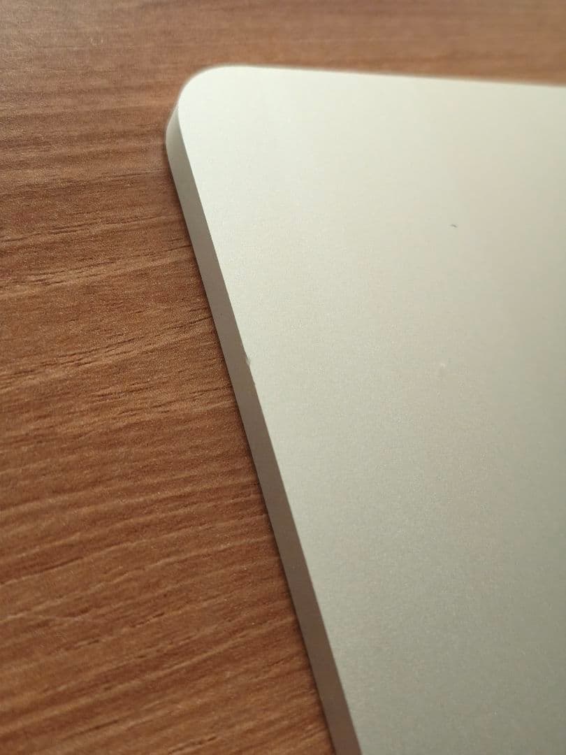 Apple Studio Display　高さと傾き調整可能