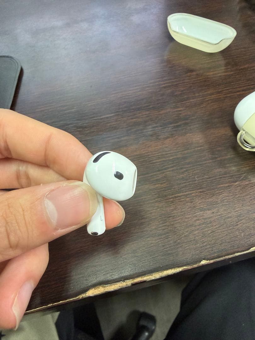 値下げ交渉可能 箱付き AppleAirPods 4ノイズキャンセル