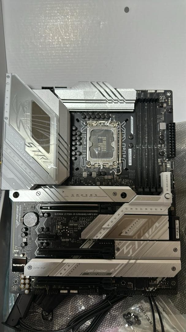 マザーボード ASUS ROG STRIX Z790-GAMING WIFI D4