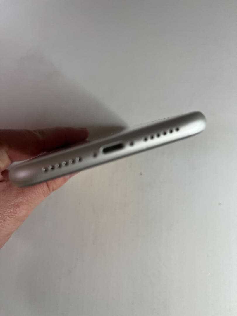 iPhone11 ホワイト