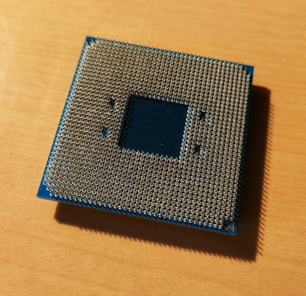 AMD CPU / Ryzen™ 5 3400G（中古・箱なし・クーラーなし）