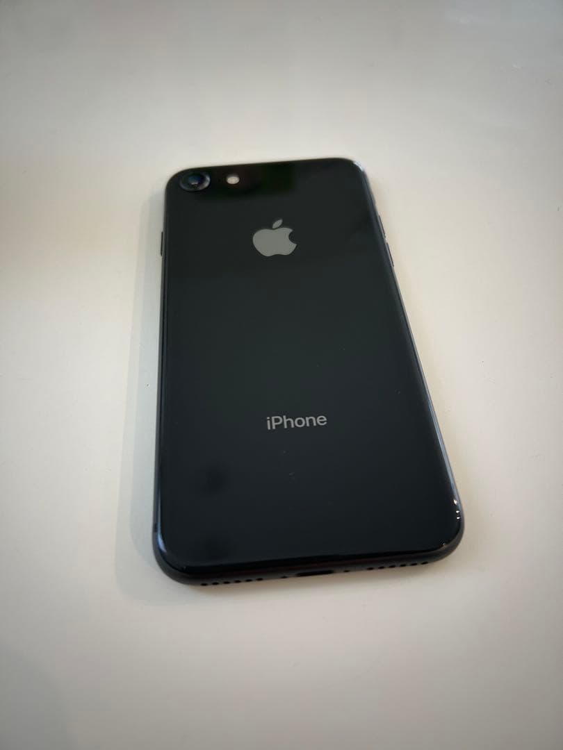 P*h様 iPhone8 64GB スペースグレー　画面割れなし　バッテリ84%