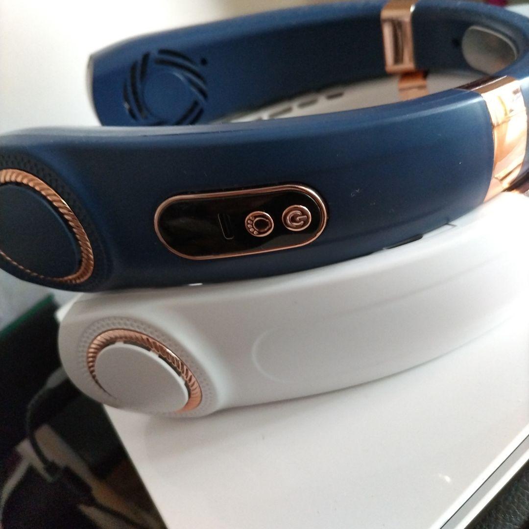 ネッククーラー ２セット　　ホワイト色。　　ブルー色。