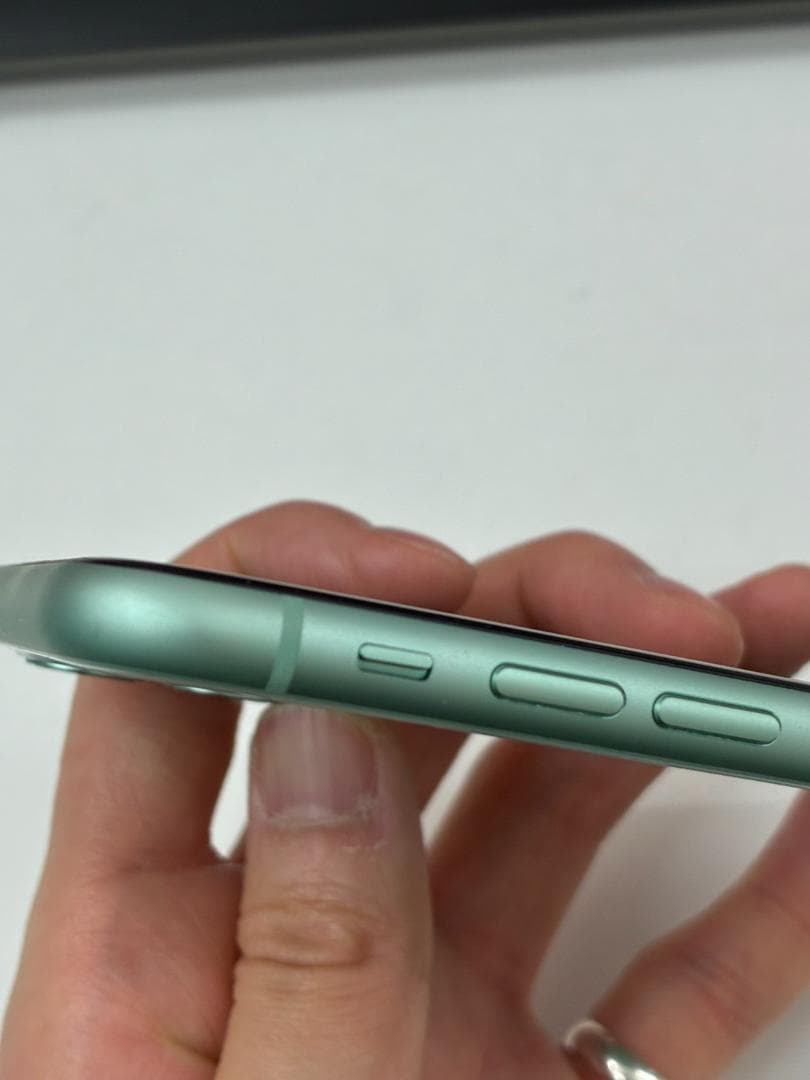 ニ*キ様 【美品】iPhone 11 グリーン 64GB SIMフリー 純正