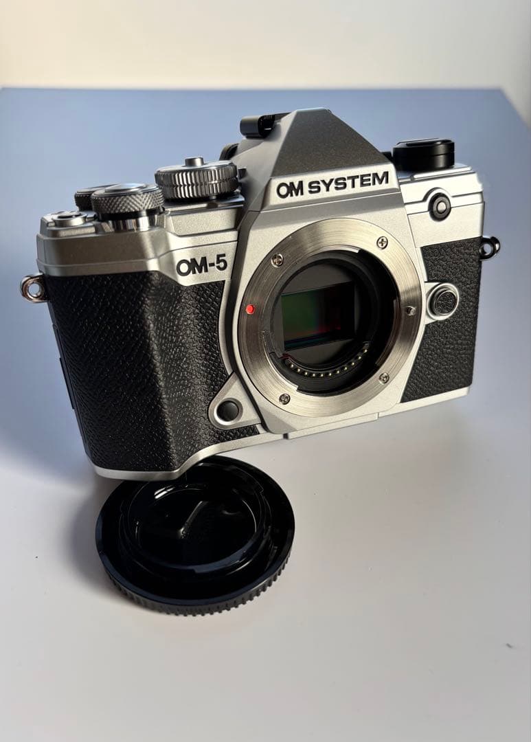 【美品】OM SYSTEM OM-5 ミラーレス一眼カメラ＋グリップ