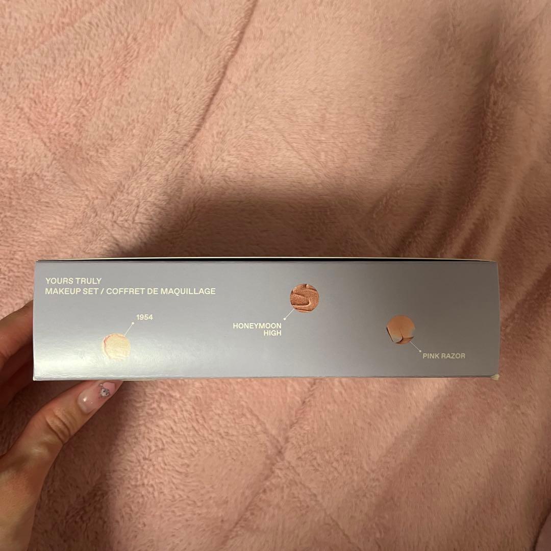 ✨美品新品✨アリアナグランデr.e.m.beauty yours truly