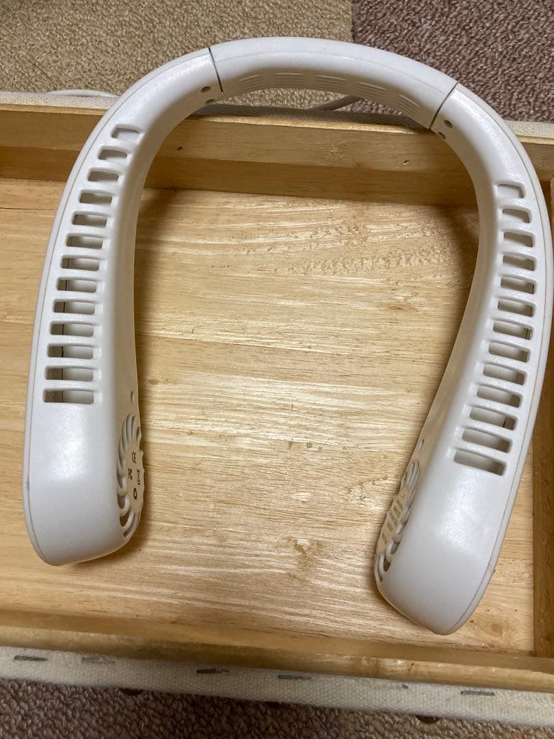 ネッククーラー ホワイト 扇風機能　首掛け型扇風機おまけ付き
