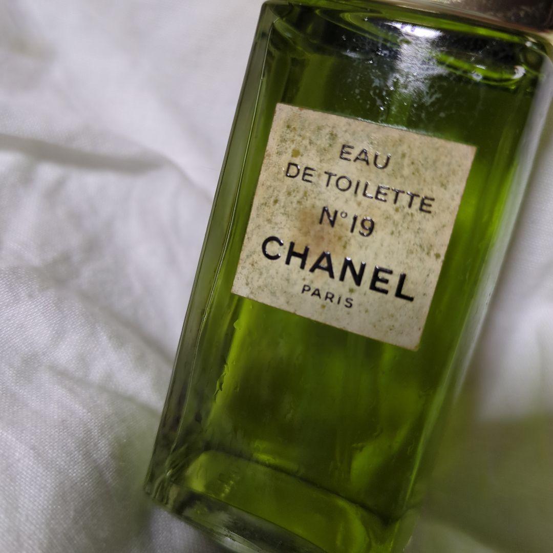 CHANEL Eau de Toilette N°19 vintage