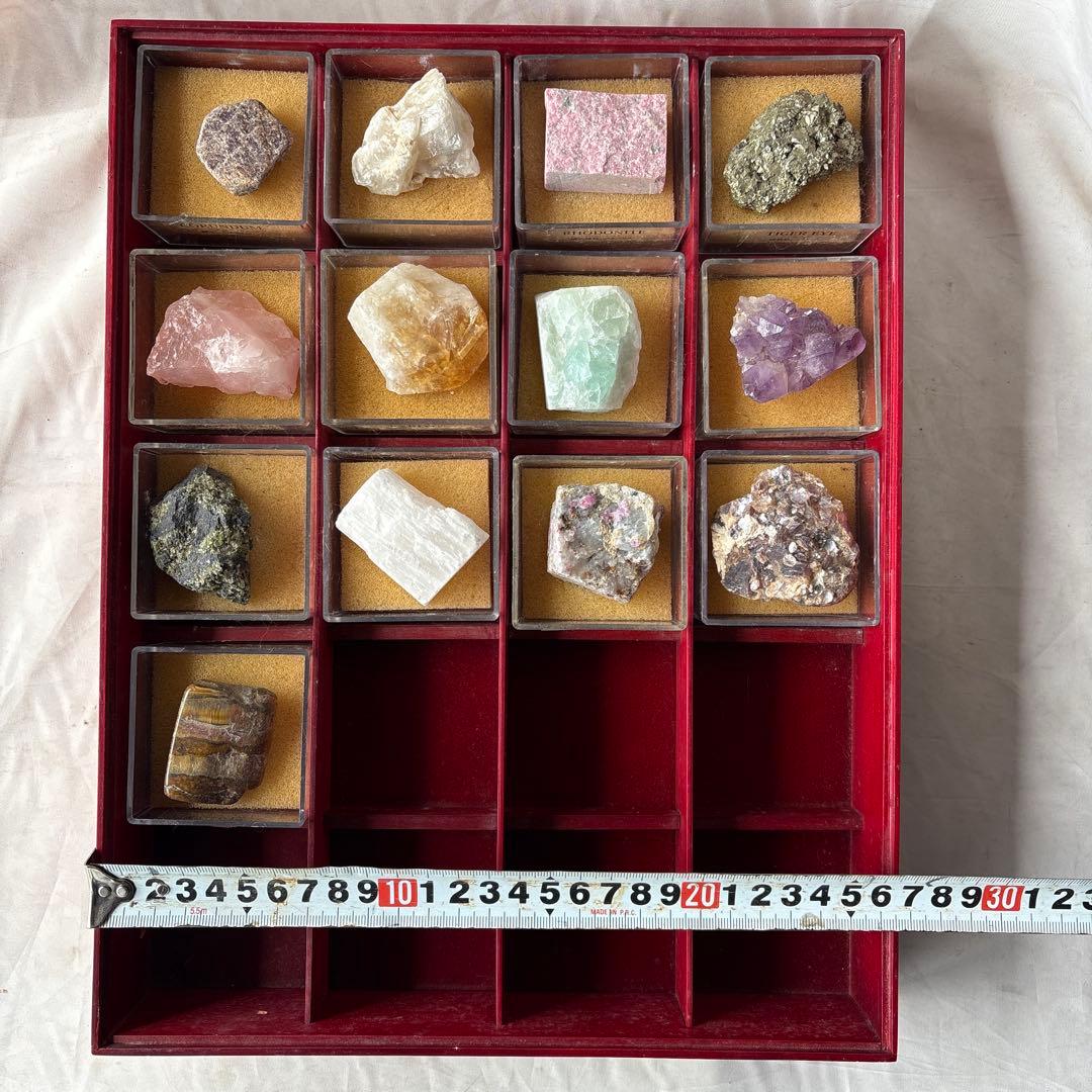鉱物　13個セット　ケース入り
