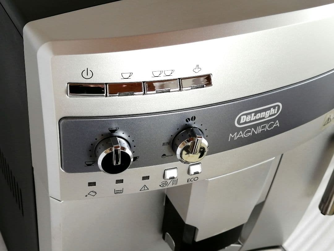 デロンギ　マグニフィカ　全自動エスプレッソマシン　ESAM03110　003