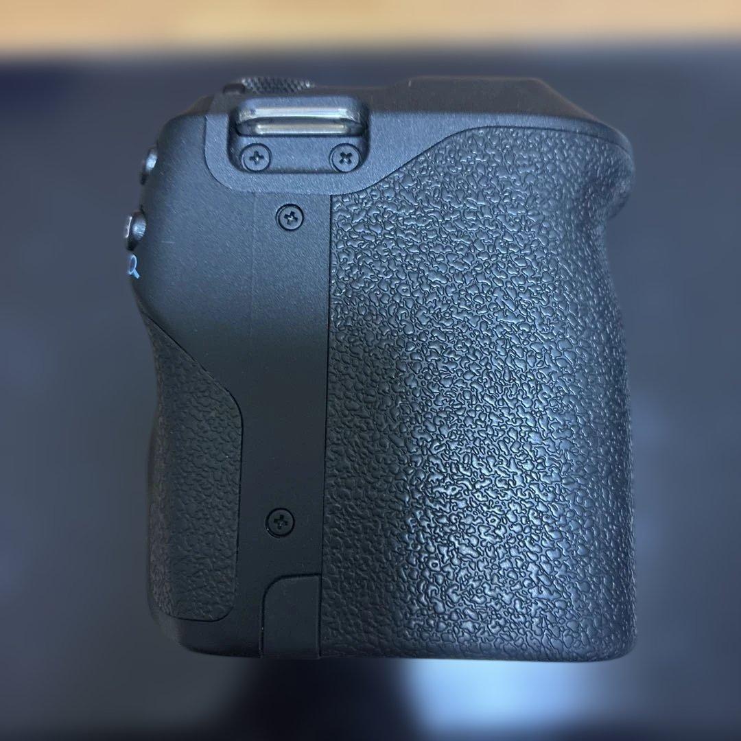 Canon EOS R10 レンズキット　純正バッテリー1個（劣化無し）