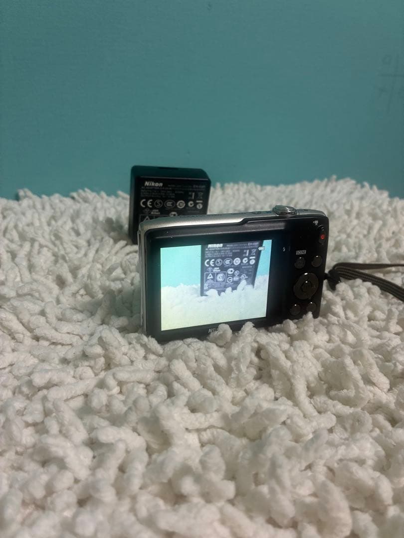 Nikon COOLPIX S3300 6倍　バッテリー・充電器付　シルバー
