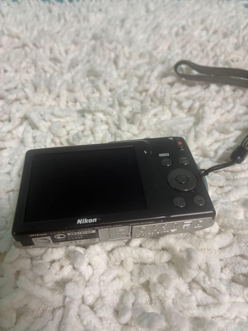Nikon COOLPIX S3300 6倍　バッテリー・充電器付　シルバー