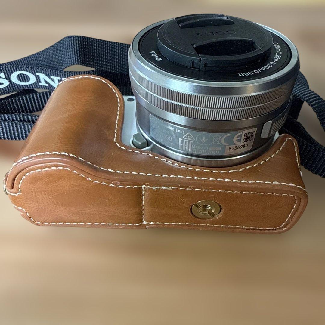 Sony α6000 ホワイト E 16-50mm 専用ケース付