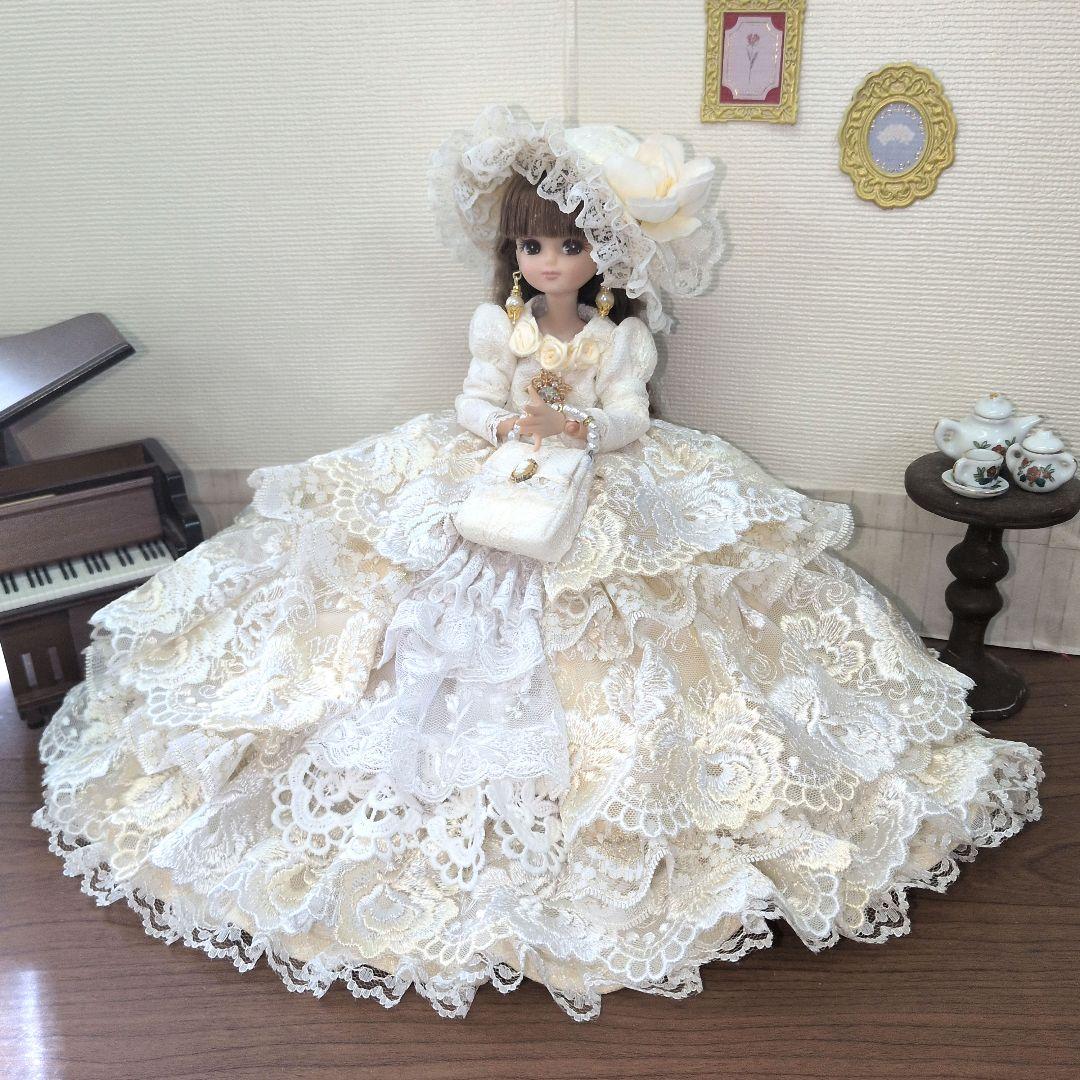 ジェニーフレンド27cmドール服　春のおでかけ♡オフホワイトのドレス