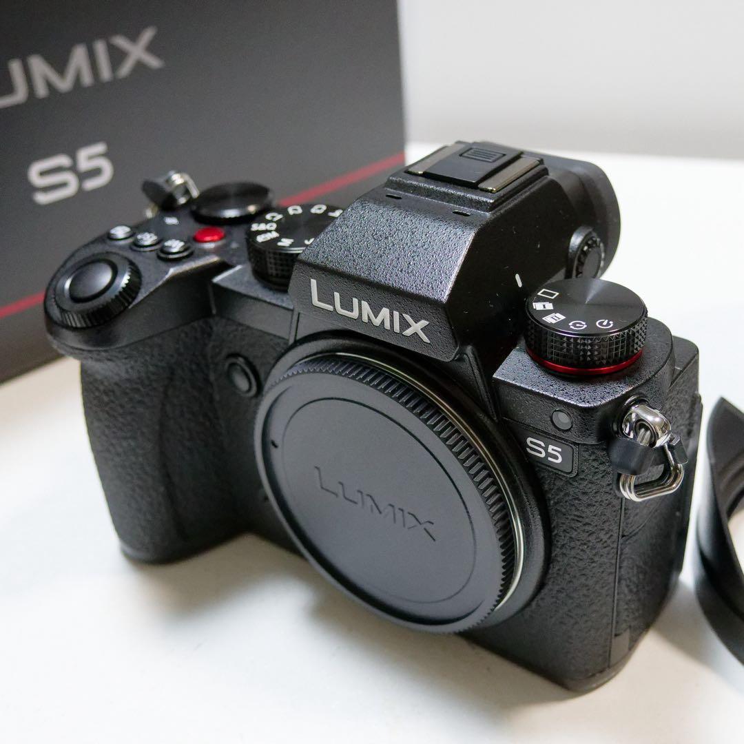LUMIX S5 20−60mm