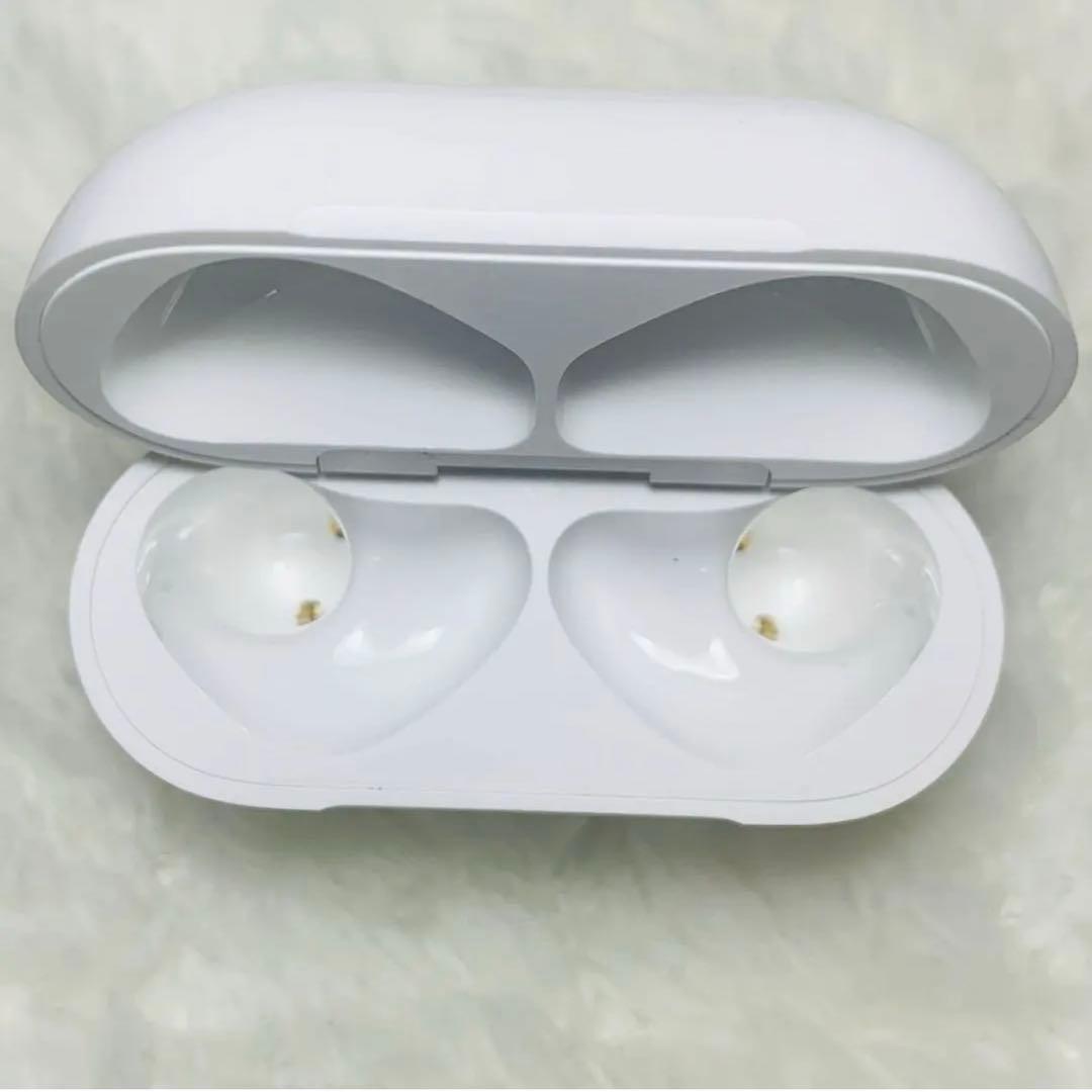 美品 ケース付き AirPods 第4世代 ANCあり 充電ケース　3