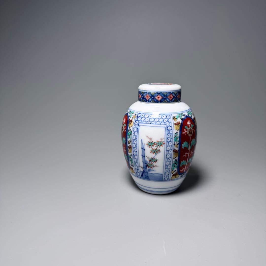 人間国宝　十三代　酒井田　柿右衛門　茶壺　小　松竹梅地文　高さ10cm　径7cm