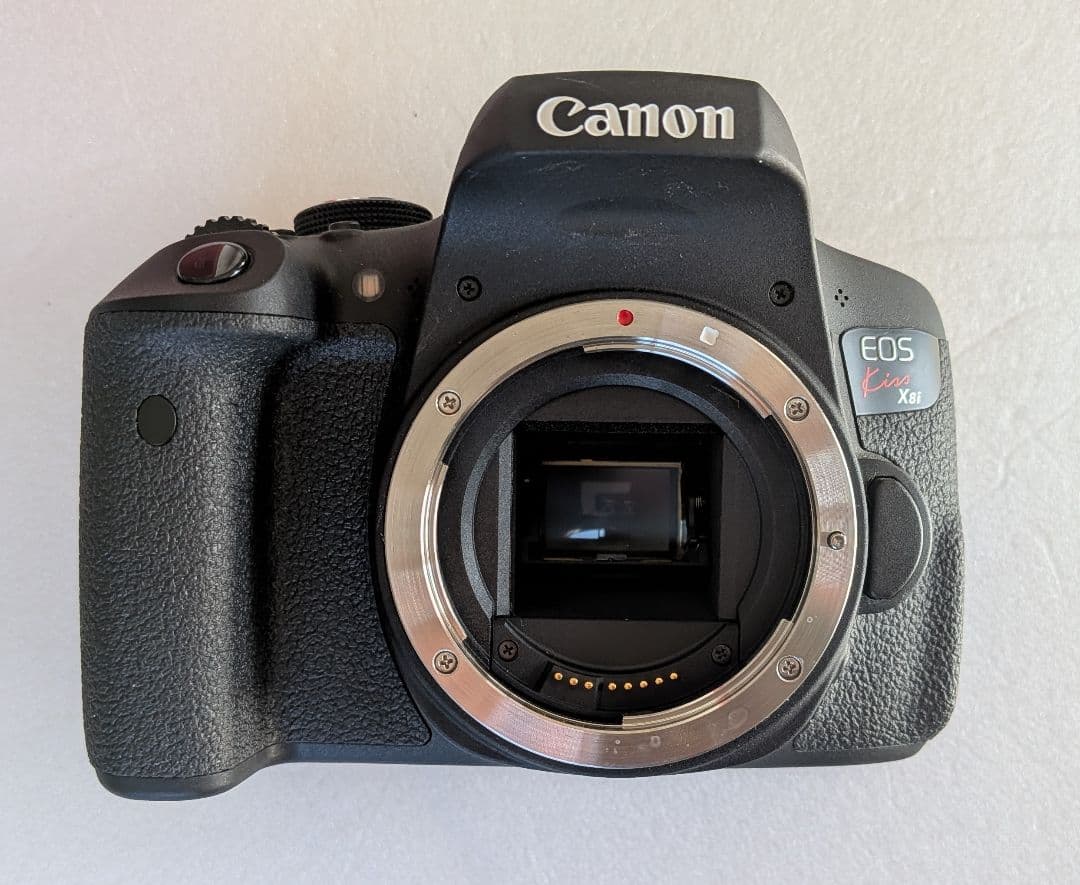 美品　Canon EOS Kiss X8i + EF-S 18-55mmレンズ