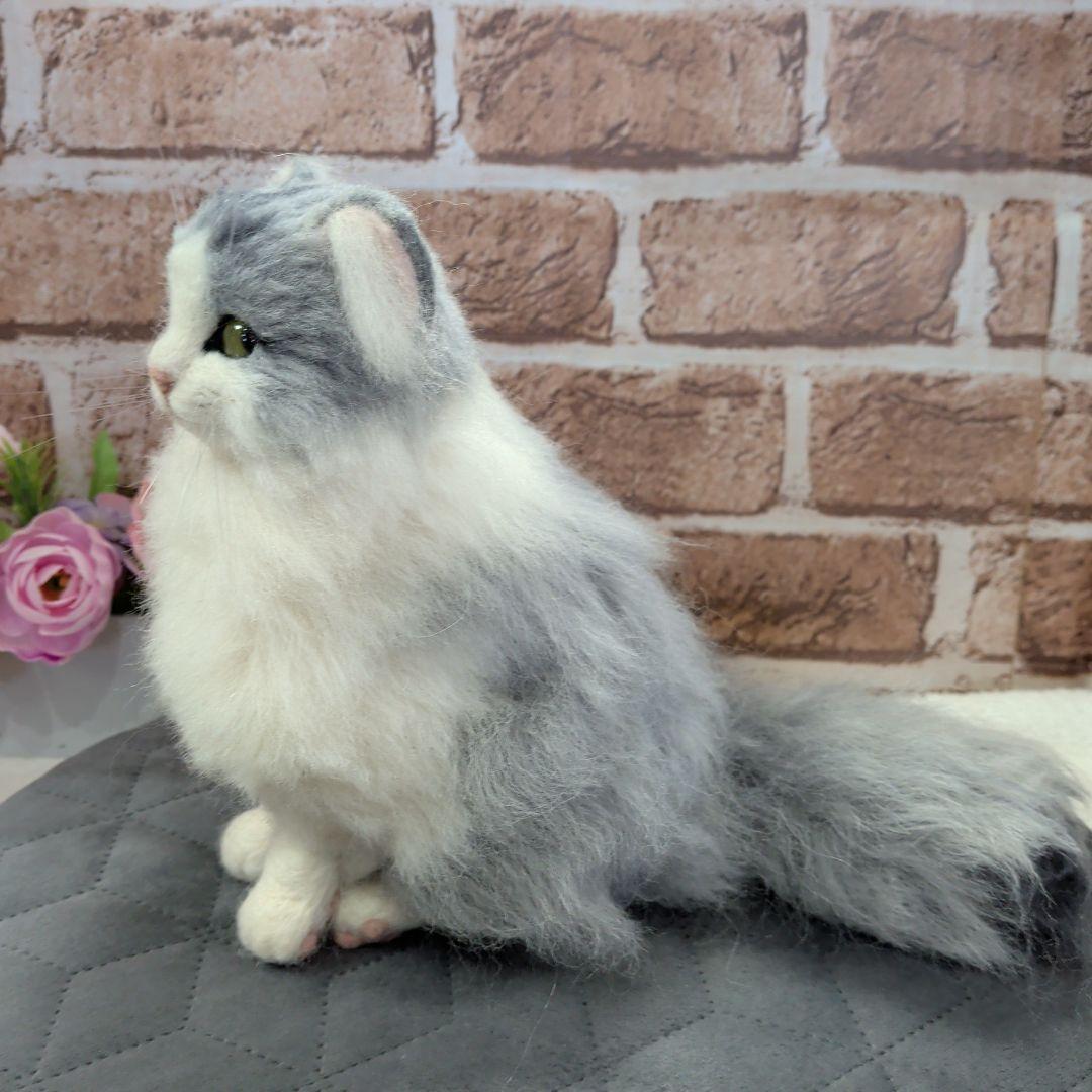羊毛フェルトハンドメイド 長毛猫のぬいぐるみ