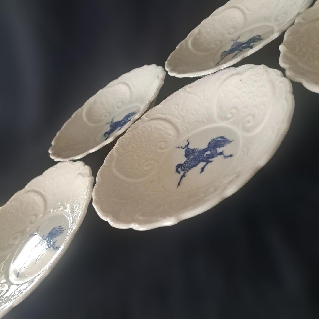 「きんとん雲(うん)？の陽刻と麒麟(きりん)」 皿(直径12.5cm)5客セット