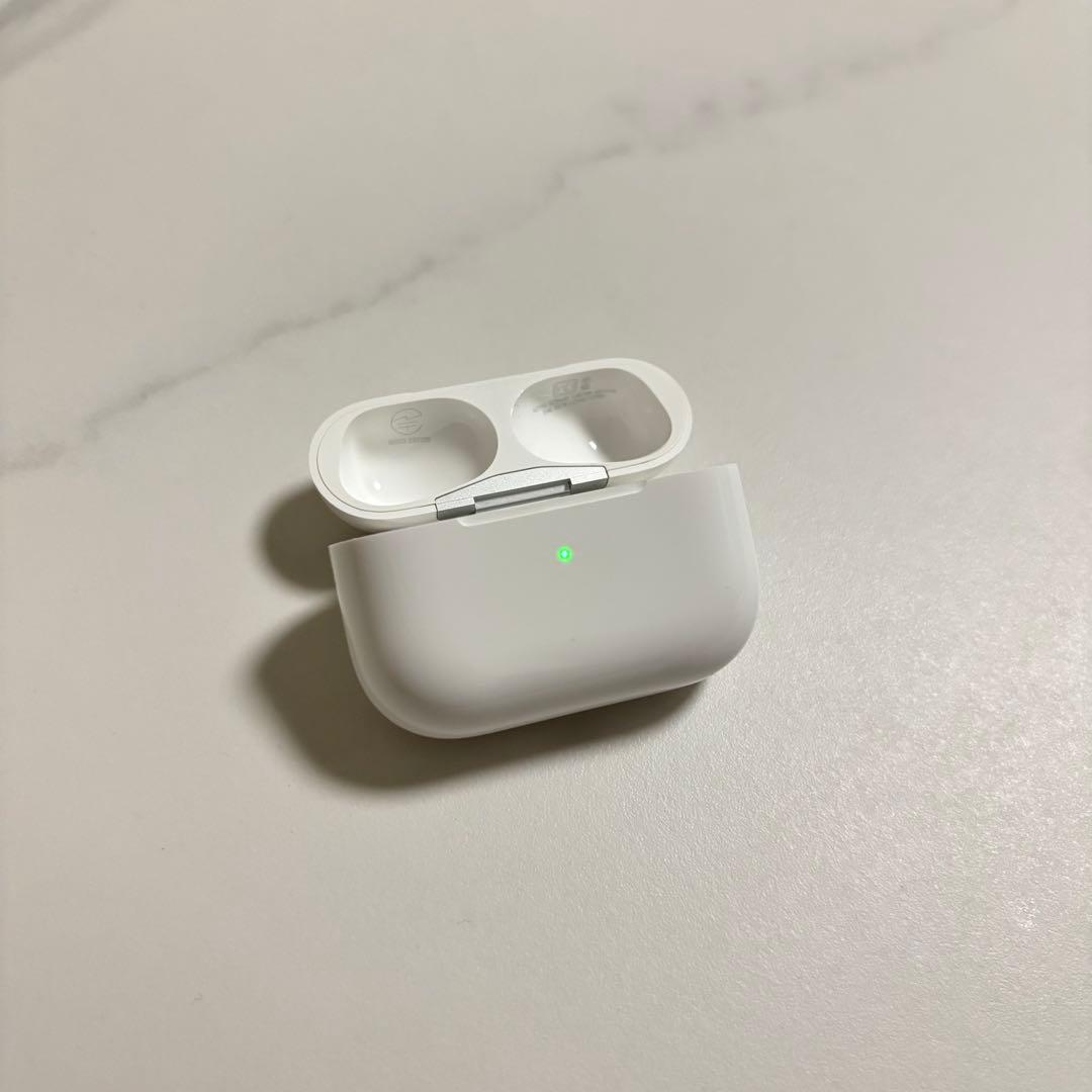 【美品】Apple AirPods Pro 第2世代 充電ケース　ライトニング