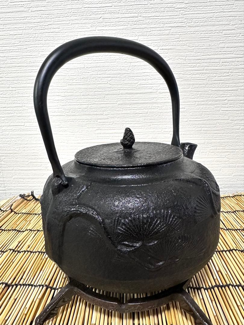 未使用品、タグ付　南部運南堂 鍋元造　２０型　老松　南部鉄瓶　南部鉄器　調理器具